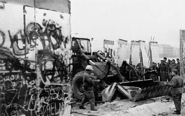 Germania, sondaggio choc: "La libertà? Meglio il lavoro"