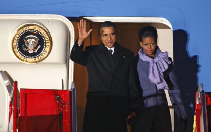 Obama sbarca a Oslo, tra applausi e contestazioni