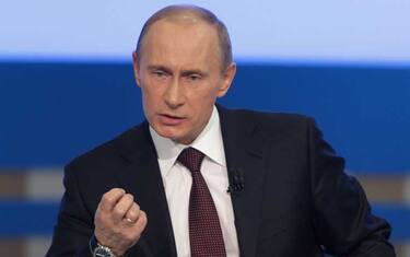 Naomi intervista Putin: niente Cecenia, solo calendari