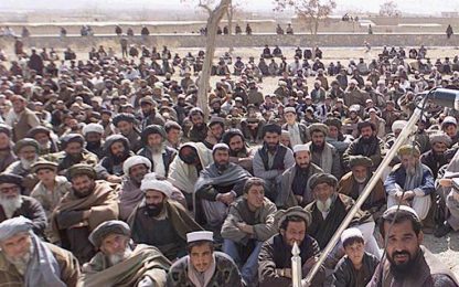 Afghanistan, kamikaze si fa esplodere in un mercato