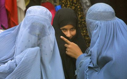 Sarkozy: metteremo al bando il burqa