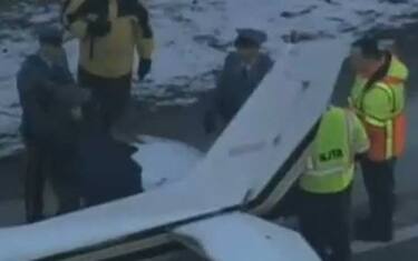 Maltempo negli Usa, piper atterra in autostrada