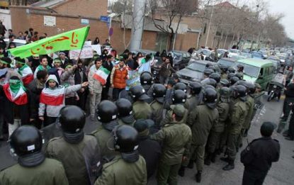 Teheran, tentato assalto all'ambasciata italiana: il video