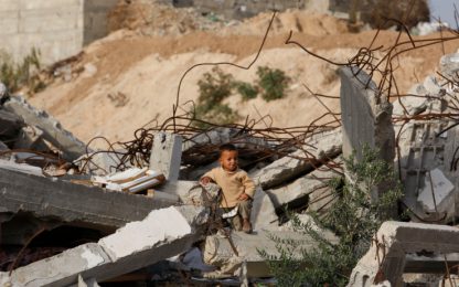 Gaza, Israele bombarda ancora e ferisce tre bambini