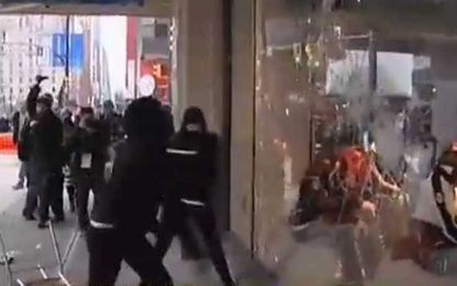 Vancouver, scontri tra Black Block e polizia