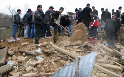Turchia, terremoto semina terrore e morte
