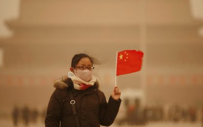 Cina, la tempesta di sabbia non dà tregua. "Restate a casa"