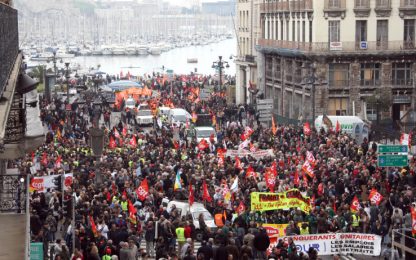 Dopo la sconfitta elettorale Sarkozy affronta gli scioperi
