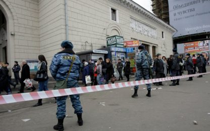 Terrore a Mosca, due donne kamikaze fanno strage nel metrò