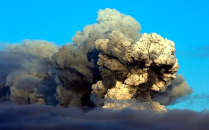 Vulcano Islanda, la nube lascia a terra Obama e il jet set