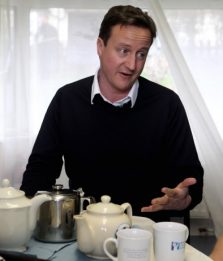 Gran Bretagna, Cameron cerca l'accordo. Brown: siamo pronti