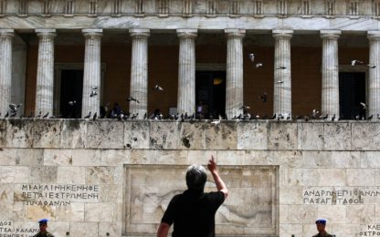 Grecia, il Governo approva il piano di austerity