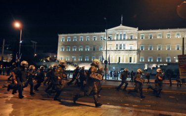 scontri_grecia_polizia_ap