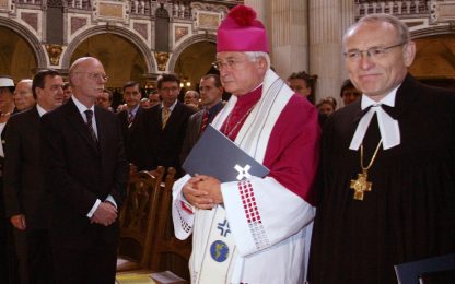 Pedofilia, il vescovo Walter Mixa accusato d'abusi sessuali
