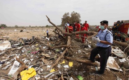 Libia, disastro aereo a Tripoli: 103 morti