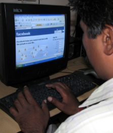 I paesi in rivolta e il lato oscuro di Facebook