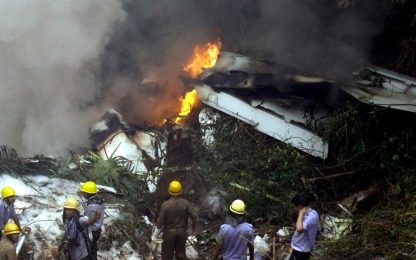 India, disastro aereo a Mangalore: 158 morti