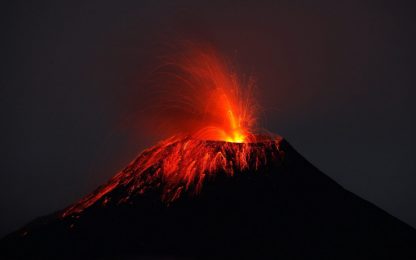 Ecuadoregni in fuga per l'eruzione del Tungurahua