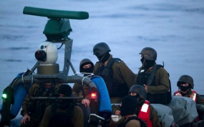 Gaza, attacco a flotta pacifista: sei italiani in manette