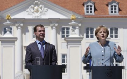 Nucleare Iran, Merkel e Medvedev: "C'è accordo su sanzioni"