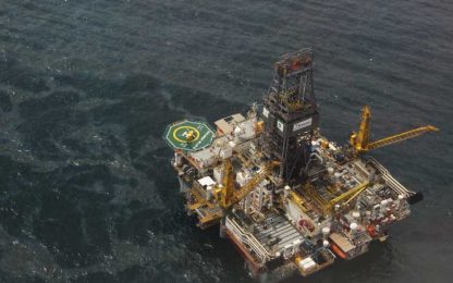 La marea nera travolge i vertici di BP