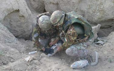 afghanistan_militari_italiani_disattivano_bomba_flickr_01