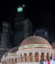 Ramadan, a La Mecca l'orologio più grande del mondo