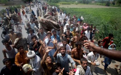 Pakistan: servono 500 milioni di dollari per gli aiuti