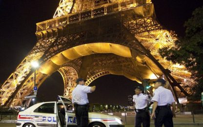 Parigi, due falsi allarme bomba
