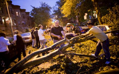 Forte tempesta colpisce New York: migliaia di sfollati