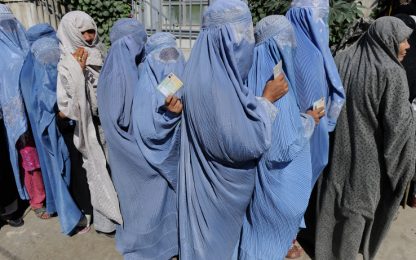 Afghanistan, voto insanguinato. Bassa l'affluenza alle urne