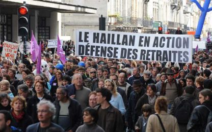 Francia, scioperanti e manifestanti sfidano Sarkozy