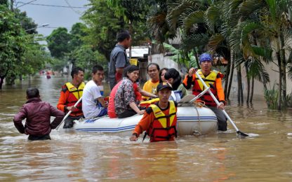 Indonesia in ginocchio, oltre 300 le vittime