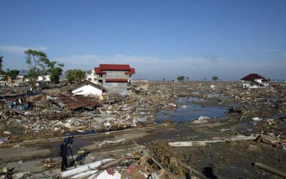 In Indonesia lo tsunami cancella 10 villaggi