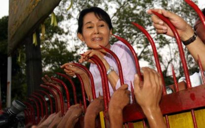 San Suu Kyi è libera: "Ora uniti per i nostri obiettivi"