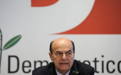 Bersani: "Berlusconi è in fuga dal Paese e da se stesso"