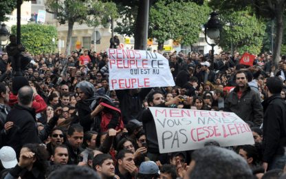 Tunisi, continuano le proteste. Liberati tutti i prigionieri