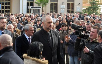 Tirana: in migliaia al corteo in ricordo delle vittime