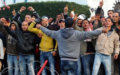 Ancora scontri nel centro di Tunisi