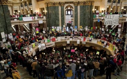 Usa, proteste nel Wisconsin: occupato il parlamento
