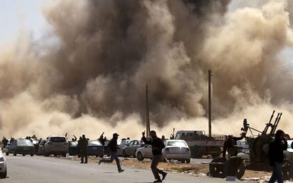 Libia, la Nato usa Twitter come fonte per bombardare