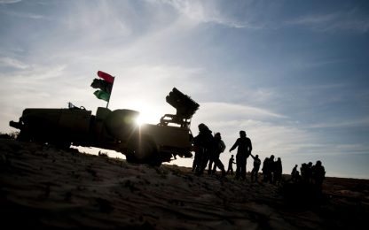 Libia, l’altolà dei ribelli: “Via Gheddafi o niente tregua”