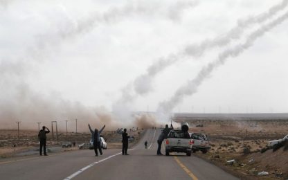 Libia, a Misurata rischio massacro. Raid Nato su Tripoli