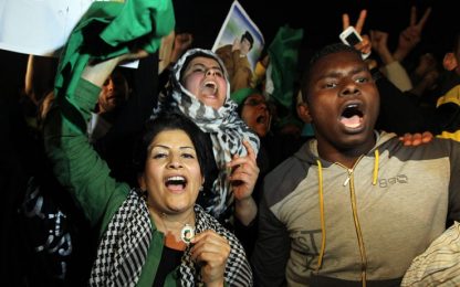 Tripoli, le donne in piazza gridano: "Siamo libere"