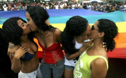 Brasile: pari diritti alle coppie gay