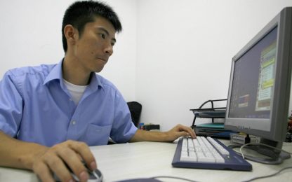 Cina, prigionieri costretti a giocare online