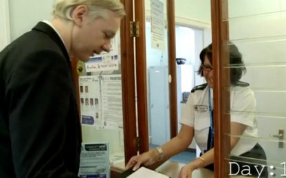 Assange spiato, la denuncia in un video di Wikileaks