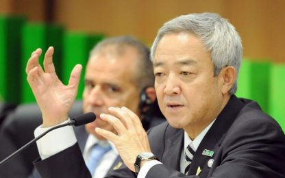 "Gaffeur e maleducato", e il ministro giapponese si dimette