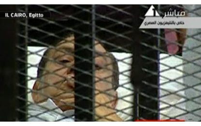 Egitto, Mubarak in tribunale respinge le accuse