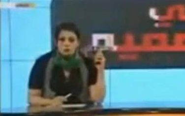 libia_presentatrice_tv_pistola_gheddafi